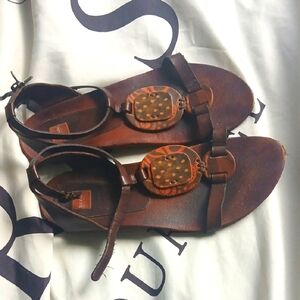 Vintage Brown Boho Hugo Boss Leather Sandals with Patterned Accents Size 8.5/9
